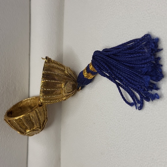 Estee Lauder - Picture 2 of 5